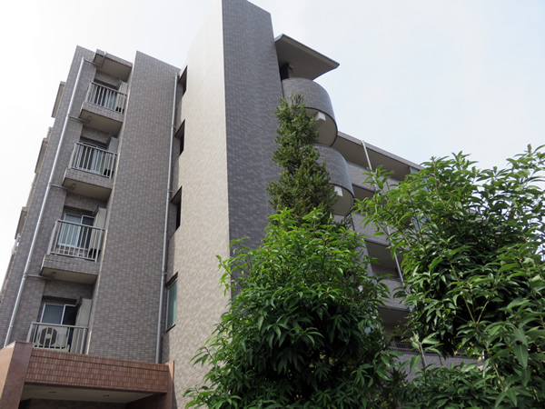 ドレッセ青葉台オルコットの外観