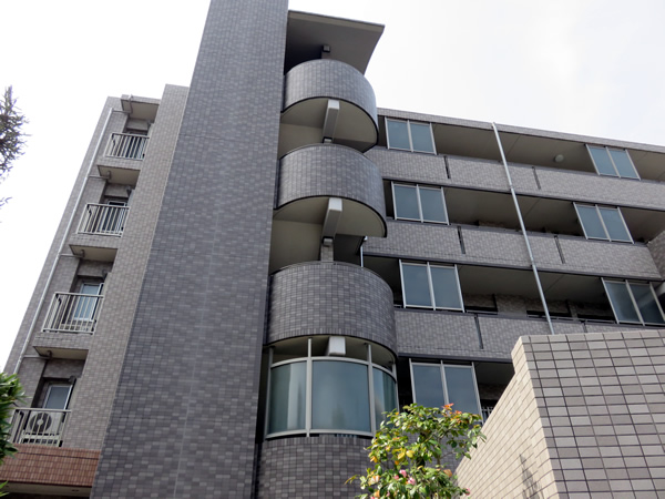 ドレッセ青葉台オルコットの外観