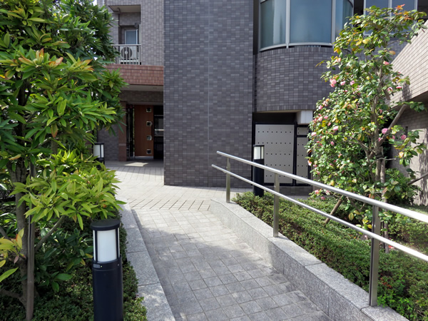 ドレッセ青葉台オルコットの外観