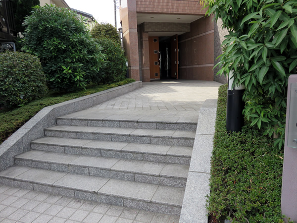 ドレッセ青葉台オルコットの外観