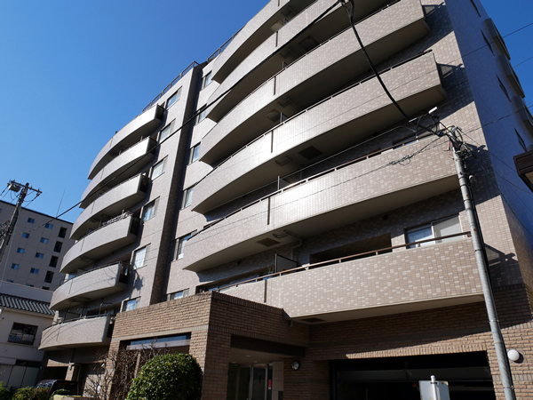 サーパス平塚見附の外観