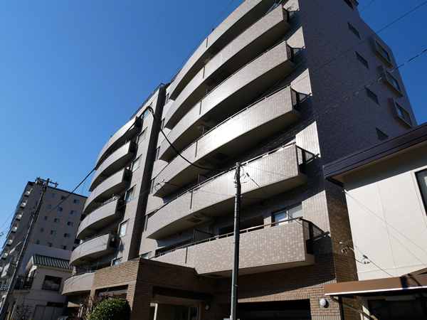 サーパス平塚見附の外観