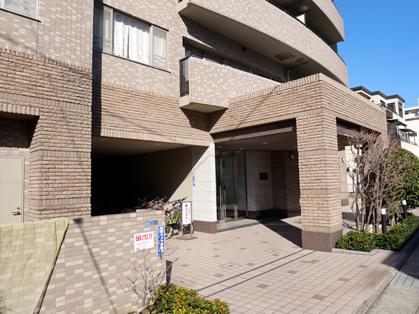 サーパス平塚見附の外観