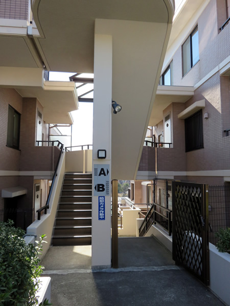 ライフヒルズ北山田Ａ棟の外観