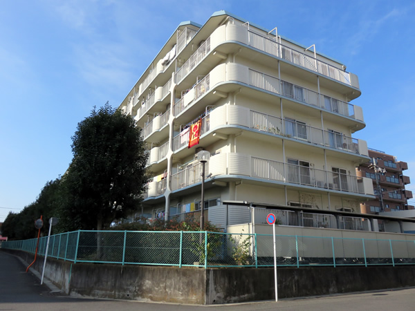 相模台サンハイツの外観