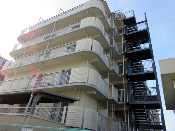 相模台サンハイツの外観