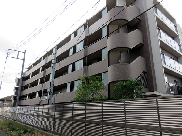 ポレスター小田急相模原の外観