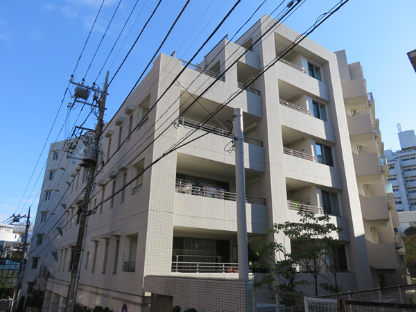 プラウドすずかけ台の外観