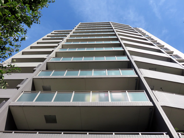 クラルテ入谷の外観