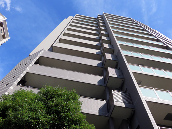 クラルテ入谷の外観