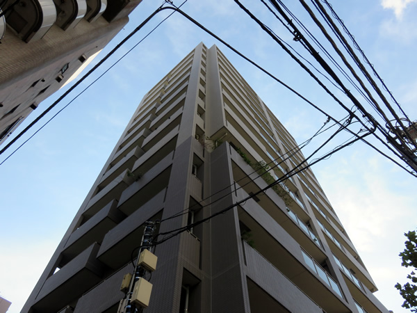 クラルテ入谷の外観