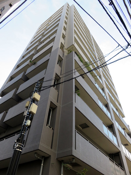 クラルテ入谷の外観