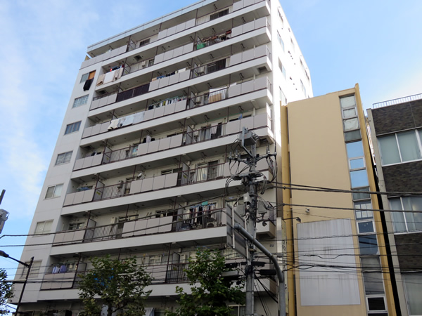 サンパークマンション鶯谷の外観