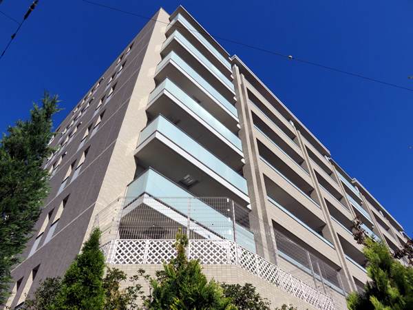 ザ・パークハウス市ヶ尾ＷＥＳＴ棟の外観