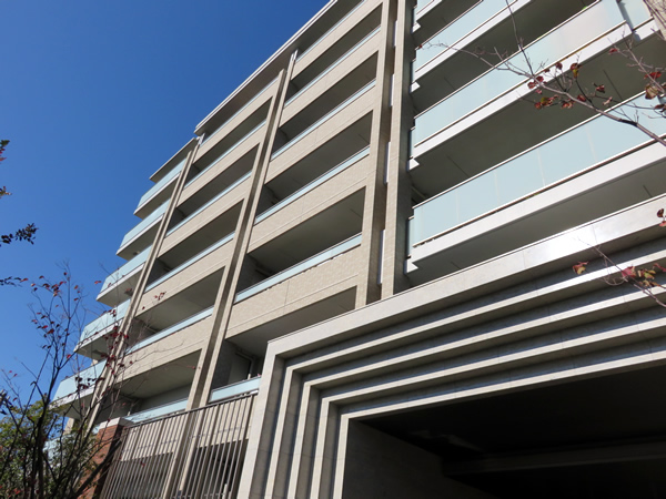 ザ・パークハウス市ヶ尾ＷＥＳＴ棟の外観