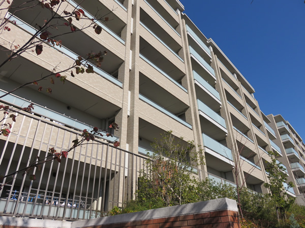 ザ・パークハウス市ヶ尾ＷＥＳＴ棟の外観