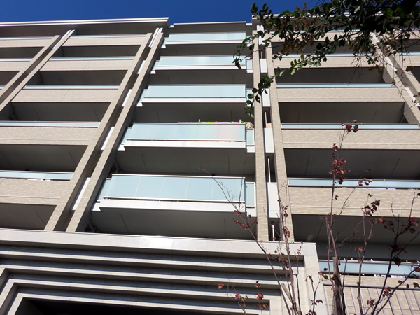 ザ・パークハウス市ヶ尾ＷＥＳＴ棟の外観