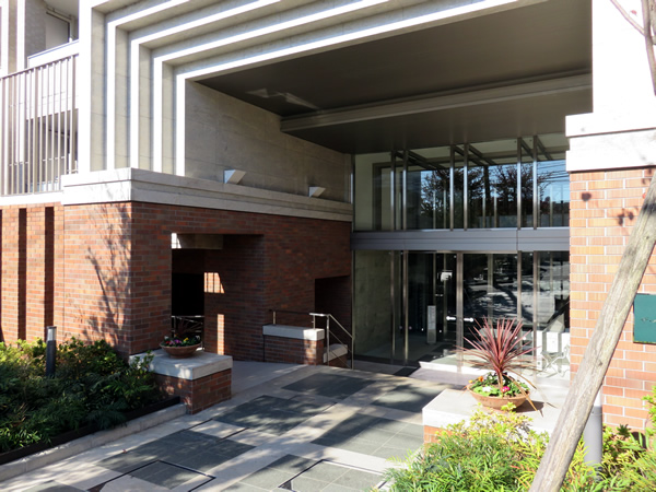 ザ・パークハウス市ヶ尾ＷＥＳＴ棟の外観