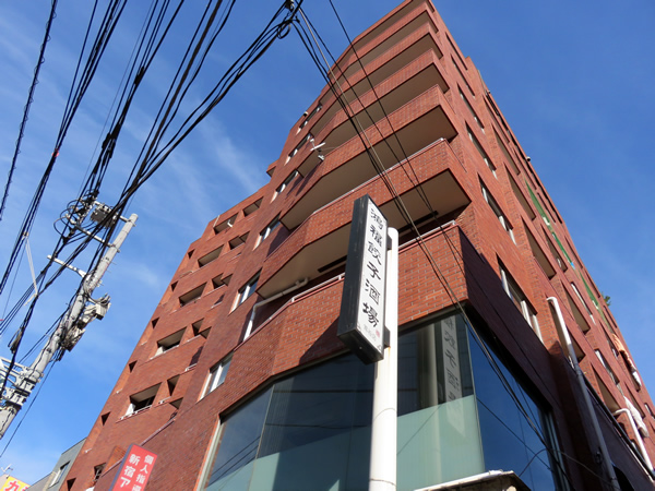 エルアルカサル鶯谷の外観