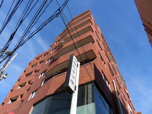 エルアルカサル鶯谷の外観