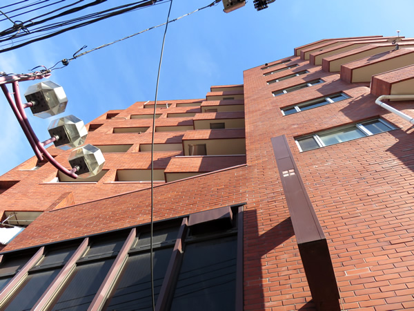 エルアルカサル鶯谷の外観