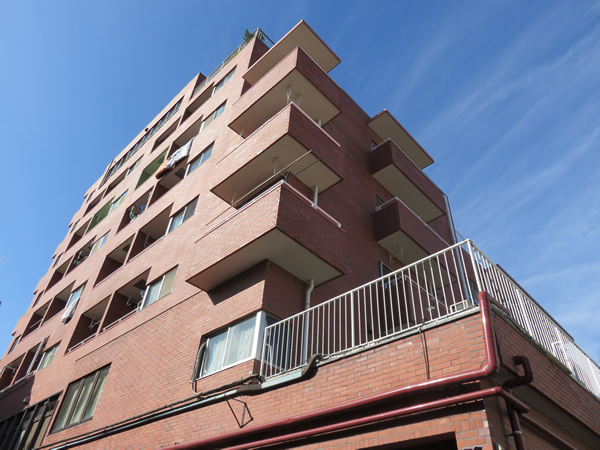 エルアルカサル鶯谷の外観