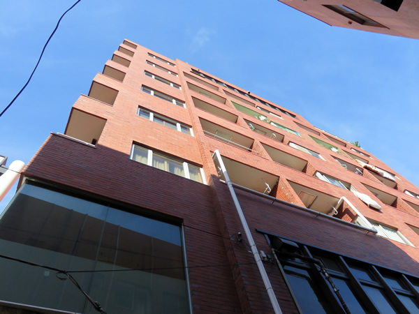 エルアルカサル鶯谷の外観