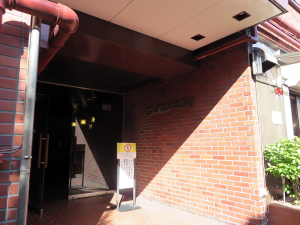 エルアルカサル鶯谷の外観