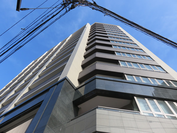 ライオンズ東京根岸グランフォートの外観