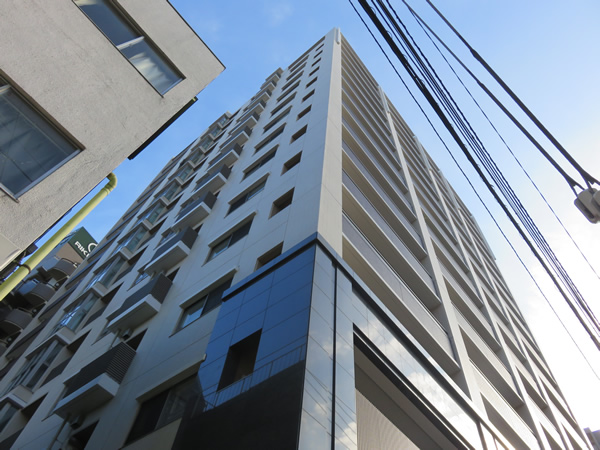 ライオンズ東京根岸グランフォートの外観