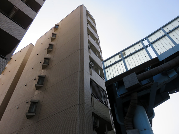 エヴェナール二子新地の外観