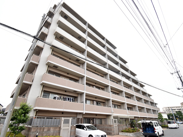 日神パレステージ三山シャインプレイスの外観