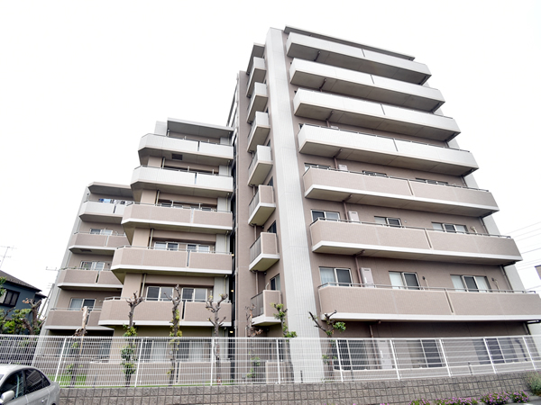 日神パレステージ三山シャインプレイスの外観