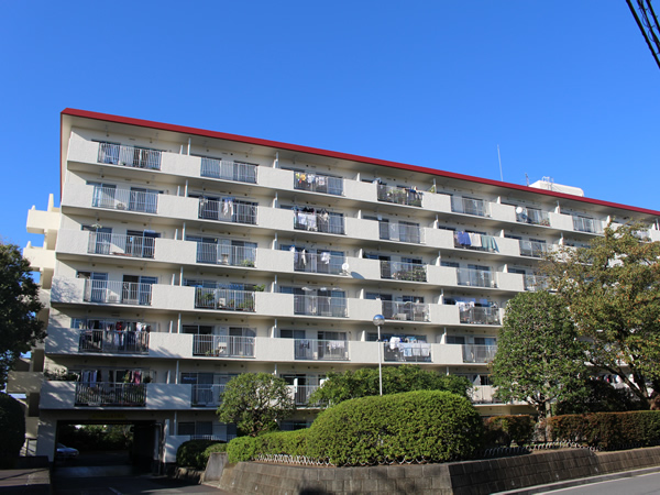 保土ヶ谷ファミールハイツ3号棟の外観