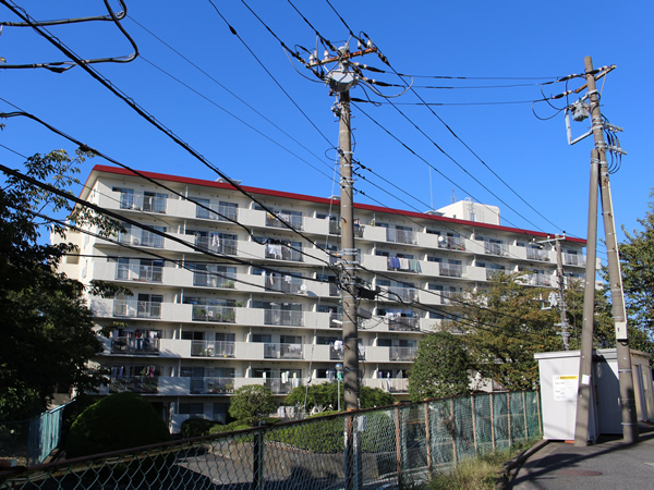 保土ヶ谷ファミールハイツ3号棟の外観