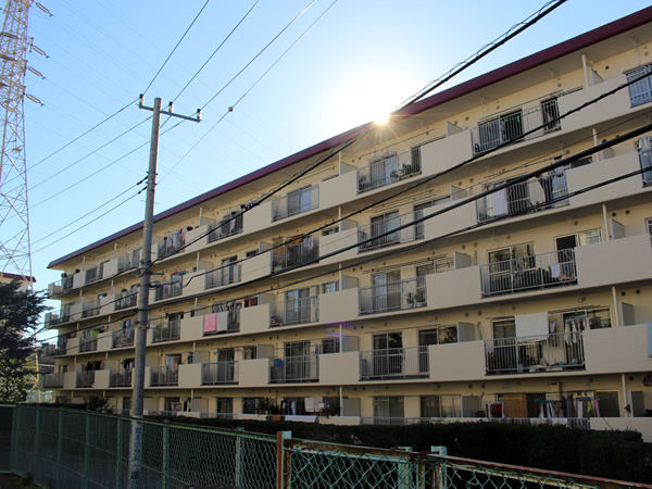 保土ヶ谷ファミールハイツ2号棟の外観