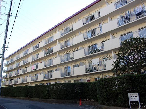 保土ヶ谷ファミールハイツ2号棟の外観