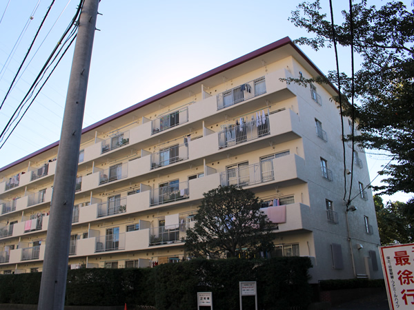 保土ヶ谷ファミールハイツ2号棟の外観