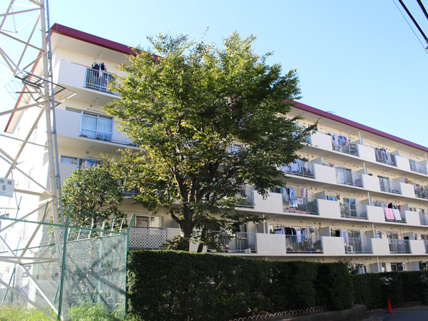 保土ヶ谷ファミールハイツ2号棟の外観