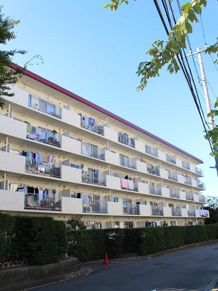 保土ヶ谷ファミールハイツ2号棟の外観