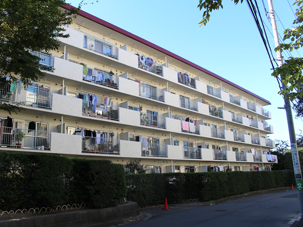 保土ヶ谷ファミールハイツ2号棟の外観