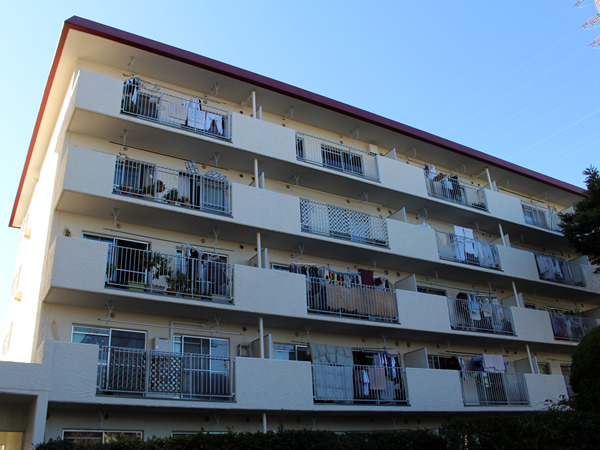 保土ヶ谷ファミールハイツ1号棟の外観