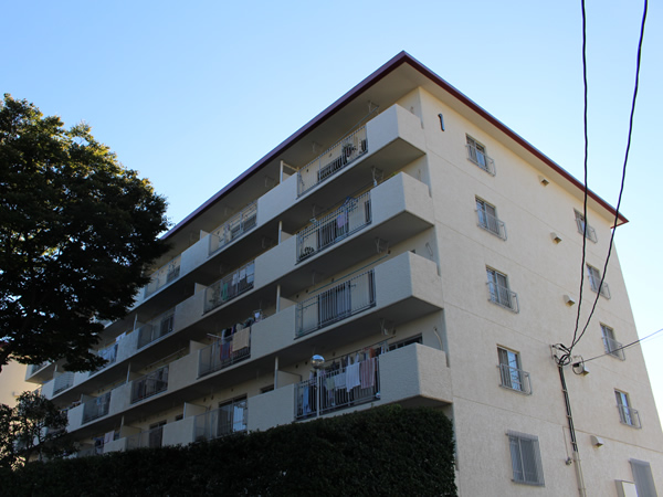 保土ヶ谷ファミールハイツ1号棟の外観