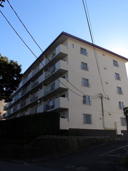 保土ヶ谷ファミールハイツ1号棟の外観