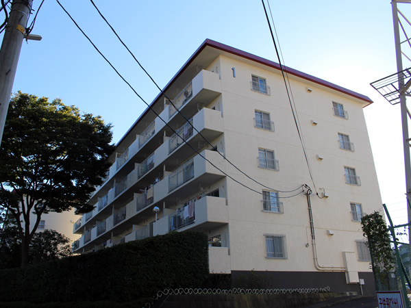 保土ヶ谷ファミールハイツ1号棟の外観