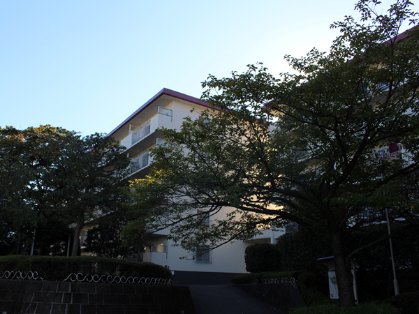 保土ヶ谷ファミールハイツ1号棟の外観