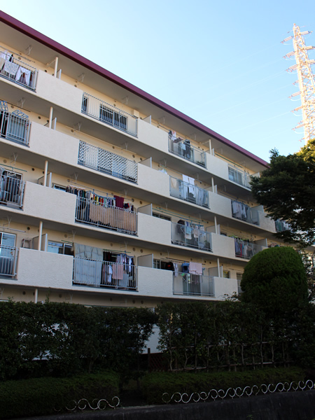 保土ヶ谷ファミールハイツ1号棟の外観