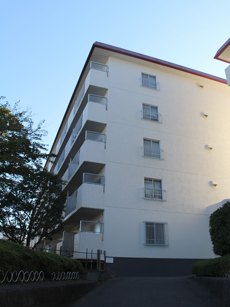 保土ヶ谷ファミールハイツ1号棟の外観