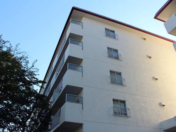 保土ヶ谷ファミールハイツ1号棟の外観