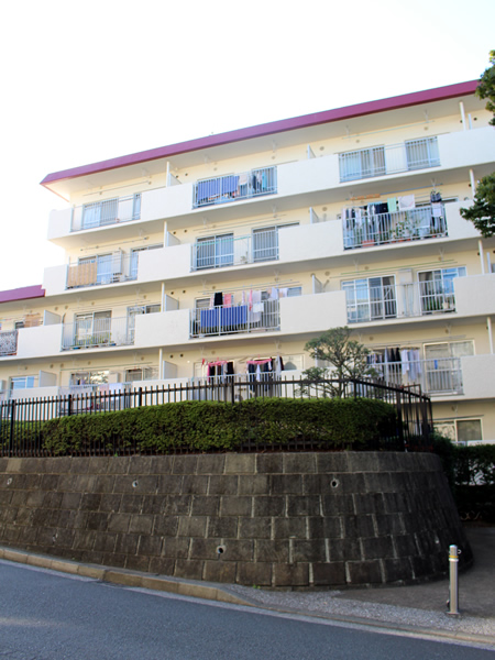 保土ヶ谷ファミールハイツ1号棟の外観